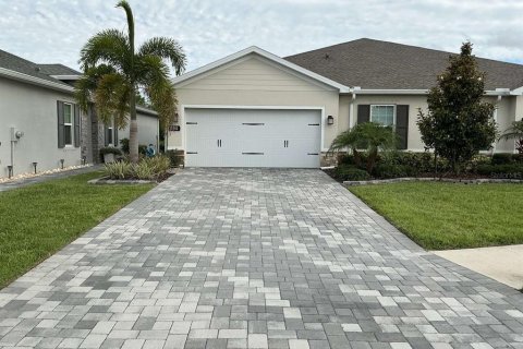 House in Port Charlotte, Florida 3 bedrooms, 139.63 sq.m. № 2195332