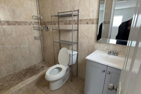 Commercial property in Miami, Florida 3 bedrooms № 2392104 - photo 5
