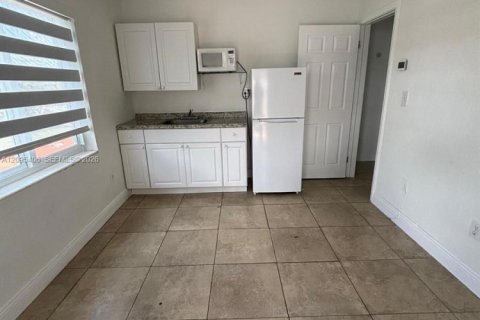 Commercial property in Miami, Florida 3 bedrooms № 2392104 - photo 3