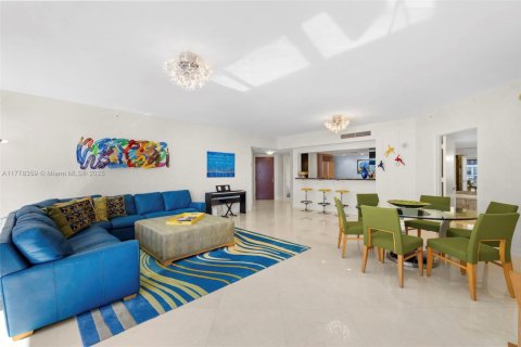 Condo in Surfside, Florida, 2 bedrooms  № 1714532 - photo 16
