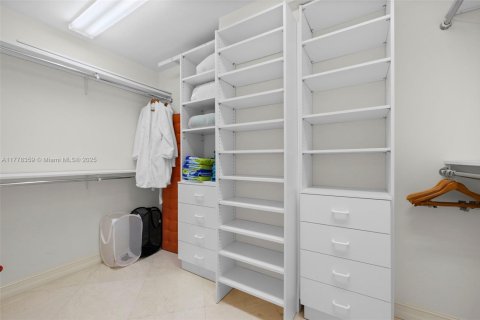 Condo in Surfside, Florida, 2 bedrooms  № 1714532 - photo 29