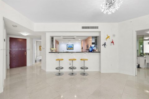 Condo in Surfside, Florida, 2 bedrooms  № 1714532 - photo 8