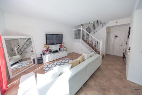Condo in Miami Lakes, Florida, 3 bedrooms  № 1695891 - photo 4