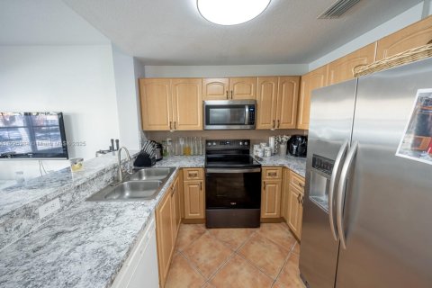 Condo in Miami Lakes, Florida, 3 bedrooms  № 1695891 - photo 10