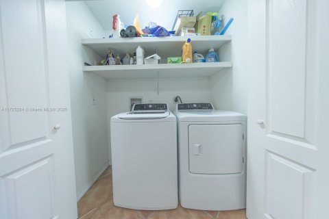 Condo in Miami Lakes, Florida, 3 bedrooms  № 1695891 - photo 8