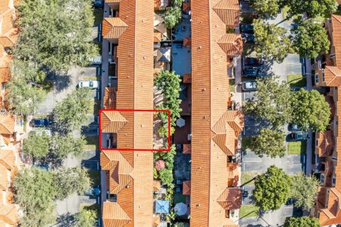 Condo in Miami Lakes, Florida, 3 bedrooms  № 1695891 - photo 2