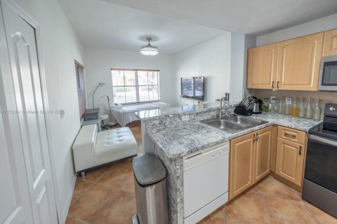 Condo in Miami Lakes, Florida, 3 bedrooms  № 1695891 - photo 11
