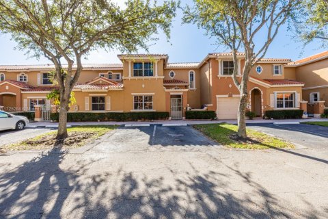 Condo in Miami Lakes, Florida, 3 bedrooms  № 1695891 - photo 1