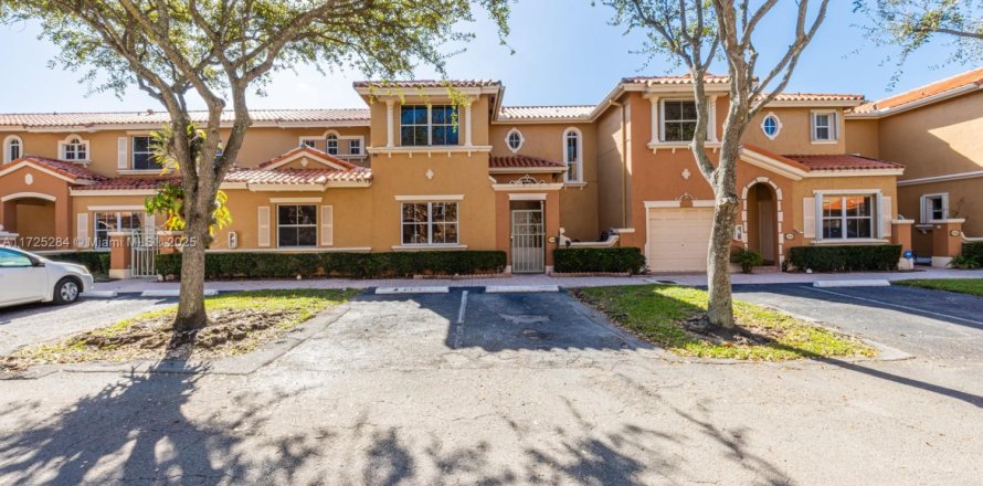 Condo in Miami Lakes, Florida, 3 bedrooms № 1695891