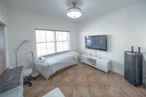 Condo in Miami Lakes, Florida, 3 bedrooms  № 1695891 - photo 12