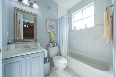 Condo in Miami Lakes, Florida, 3 bedrooms  № 1695891 - photo 16