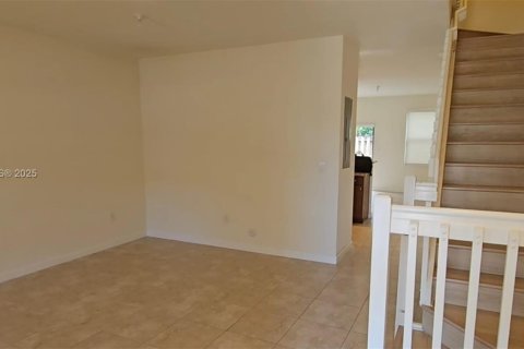 House in Miami, Florida 3 bedrooms, 139.91 sq.m. № 1964259 - photo 3