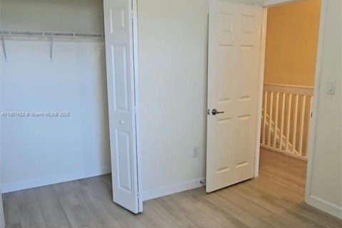 House in Miami, Florida 3 bedrooms, 139.91 sq.m. № 1964259 - photo 13