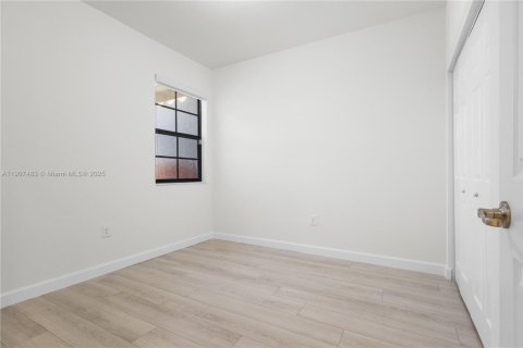 House in Miami, Florida 3 bedrooms, 139.91 sq.m. № 1964259 - photo 28