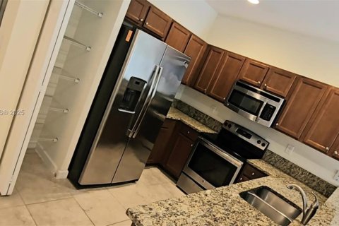 House in Miami, Florida 3 bedrooms, 139.91 sq.m. № 1964259 - photo 5