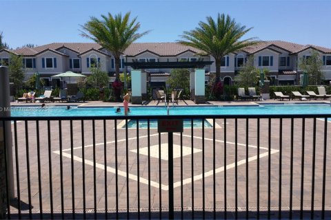 House in Miami, Florida 3 bedrooms, 139.91 sq.m. № 1964259 - photo 18