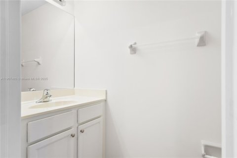 House in Miami, Florida 3 bedrooms, 139.91 sq.m. № 1964259 - photo 20