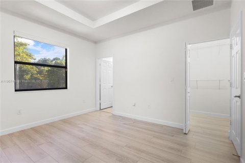 House in Miami, Florida 3 bedrooms, 139.91 sq.m. № 1964259 - photo 23