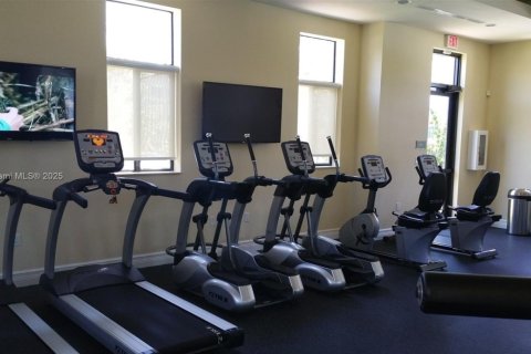 House in Miami, Florida 3 bedrooms, 139.91 sq.m. № 1964259 - photo 17