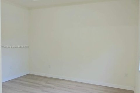 House in Miami, Florida 3 bedrooms, 139.91 sq.m. № 1964259 - photo 10