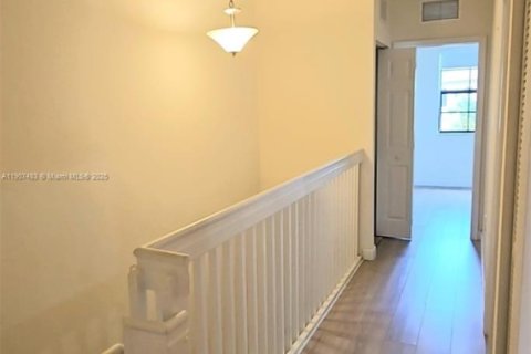 House in Miami, Florida 3 bedrooms, 139.91 sq.m. № 1964259 - photo 7