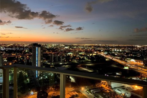 Condo à Miami, Floride, 1 chambre  № 2090219