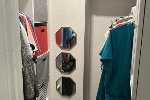 Condo in Florida City, Florida, 3 bedrooms  № 2004782 - photo 10