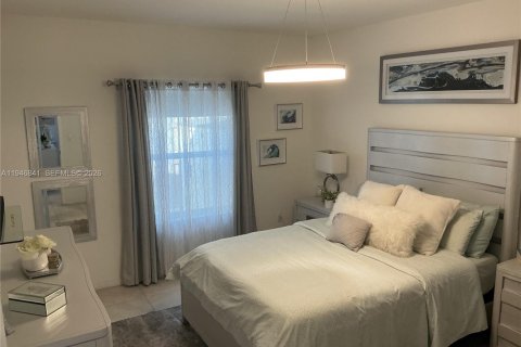 Condo in Florida City, Florida, 3 bedrooms  № 2004782 - photo 9