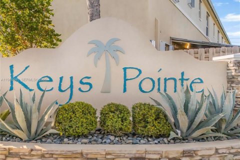 Condo in Florida City, Florida, 3 bedrooms  № 2004782 - photo 19