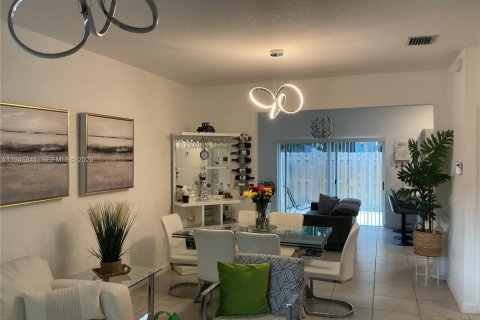 Condo in Florida City, Florida, 3 bedrooms  № 2004782 - photo 3