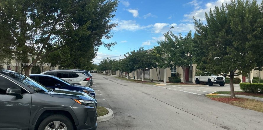 Condo in Florida City, Florida, 3 bedrooms  № 2004782