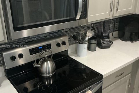 Condo in Florida City, Florida, 3 bedrooms  № 2004782 - photo 14