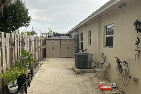 Condo in Florida City, Florida, 3 bedrooms  № 2004782 - photo 11