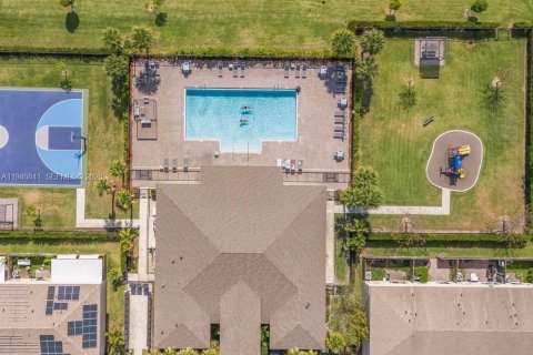 Condo in Florida City, Florida, 3 bedrooms  № 2004782 - photo 17