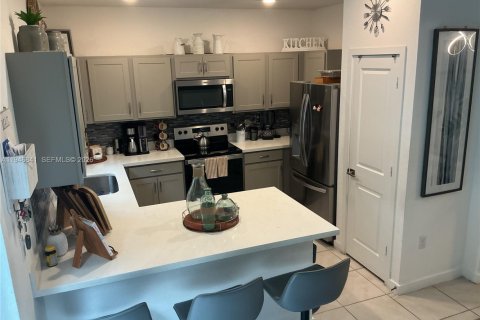 Condo in Florida City, Florida, 3 bedrooms  № 2004782 - photo 5