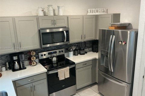 Condo in Florida City, Florida, 3 bedrooms  № 2004782 - photo 6