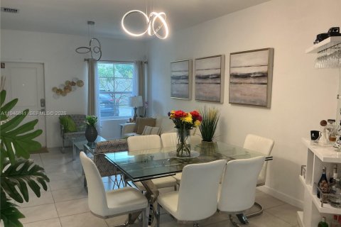 Condo in Florida City, Florida, 3 bedrooms  № 2004782 - photo 4