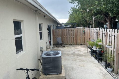 Condo in Florida City, Florida, 3 bedrooms  № 2004782 - photo 12