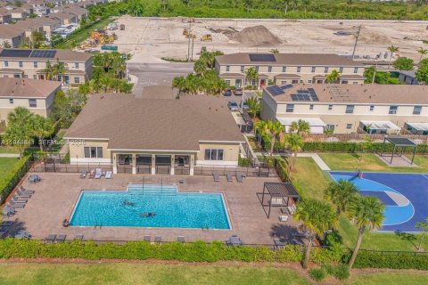 Condo in Florida City, Florida, 3 bedrooms  № 2004782 - photo 16