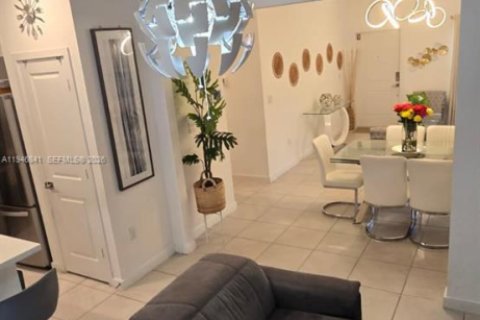 Condo in Florida City, Florida, 3 bedrooms  № 2004782 - photo 21