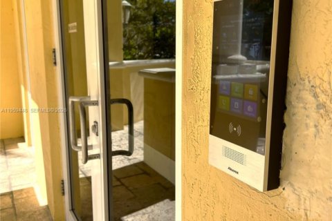 Copropriété à vendre à Coral Gables, Floride: 2 chambres, 104.79 m2 № 2024585 - photo 10