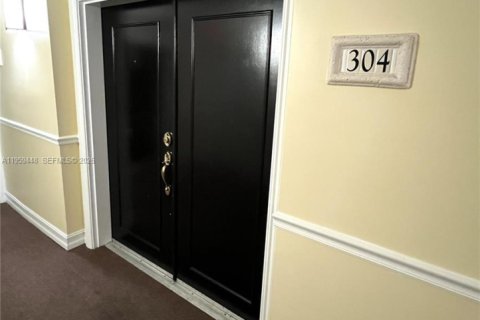 Copropriété à vendre à Coral Gables, Floride: 2 chambres, 104.79 m2 № 2024585 - photo 18