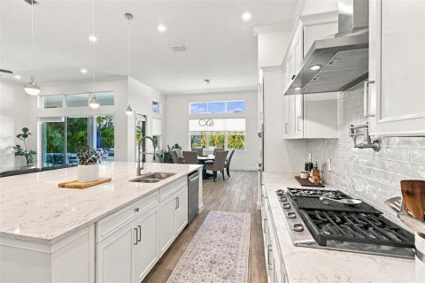 House in Apollo Beach, Florida 6 bedrooms, 544.5 sq.m. № 2418987 - photo 11
