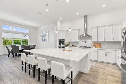 House in Apollo Beach, Florida 6 bedrooms, 544.5 sq.m. № 2418987 - photo 8