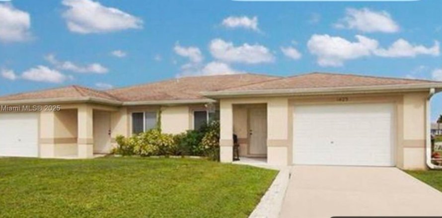 House in Cape Coral, Florida 3 bedrooms № 1867532