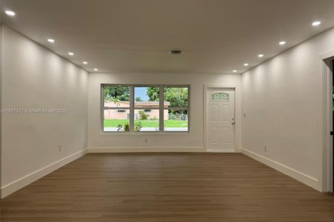 Villa ou maison à vendre à Plantation, Floride: 3 chambres, 129.6 m2 № 1941181 - photo 2