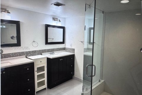 Copropriété à vendre à Miami, Floride: 2 chambres, 117.8 m2 № 2186436 - photo 4