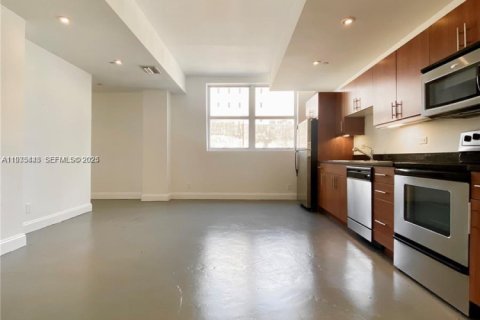 Condominio en alquiler en Miami, Florida, 1 dormitorio, 71.91 m2 № 1991337 - foto 10