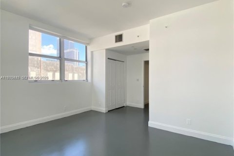 Condominio en alquiler en Miami, Florida, 1 dormitorio, 71.91 m2 № 1991337 - foto 13