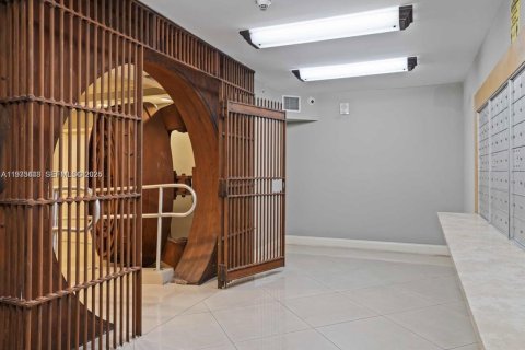 Condominio en alquiler en Miami, Florida, 1 dormitorio, 71.91 m2 № 1991337 - foto 4